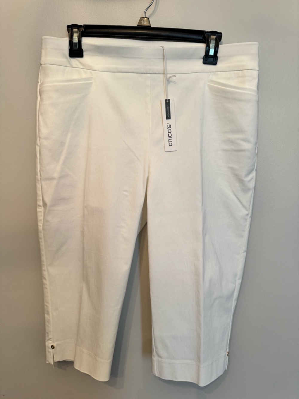 Chico's White Pull-On Capri Pants NWT size 1.5(10)